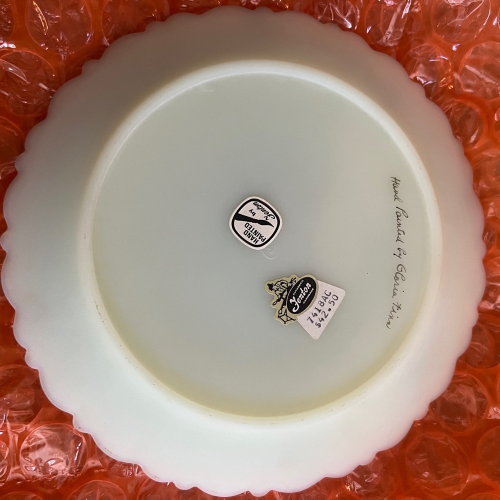 1981 Fenton Christmas Plate Art Glass “All Is Calm” Hand Painted by Gloria Finn - Picture 2 of 7